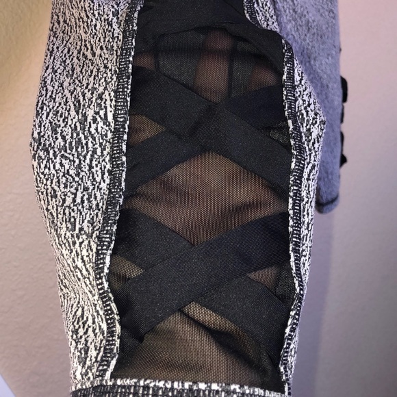 🧘‍♀️ Ideology Capri Workout Pants - Picture 6 of 7